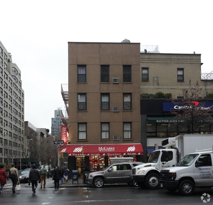Building Photo - 200 E 77th St