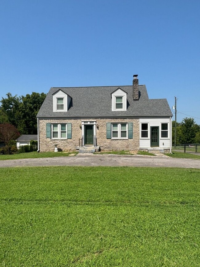 Building Photo - 104 Fairway Dr