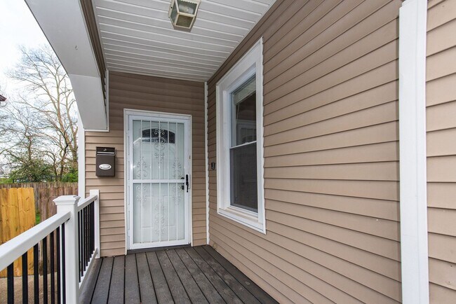 Foto del edificio - MADISONVILLE-Spacious 2+ bedroom 1 ba w ga...