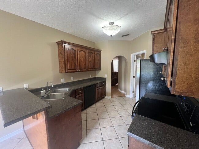 Building Photo - 116 Autumn Way