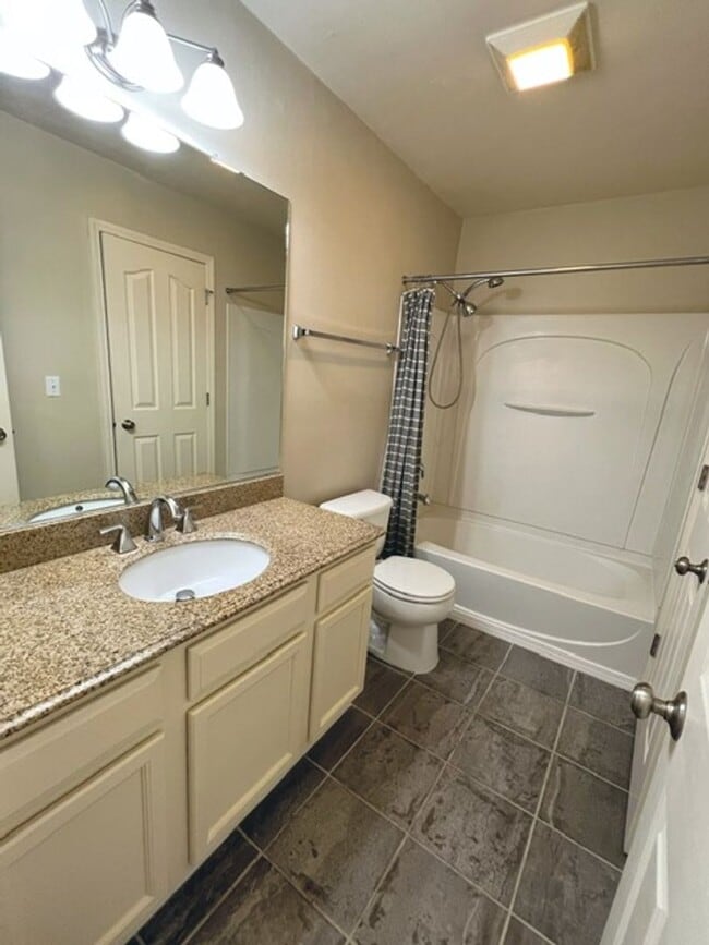 Foto del edificio - Spacious and Bright Eagle River Home with a Gorgeous View!