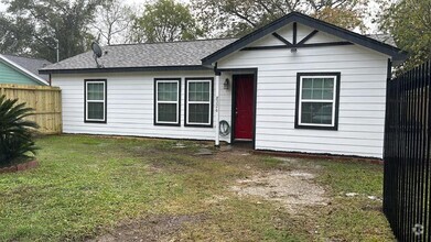 Building Photo - 8226 Darlington Dr