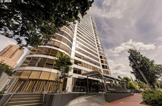 Building Photo - 1500 SW 5th Ave