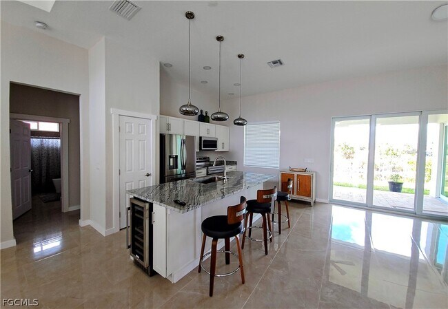 Building Photo - 2116 NE 22nd Ave