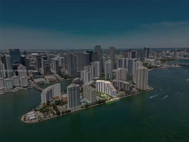 Foto del edificio - 520 Brickell Key Dr