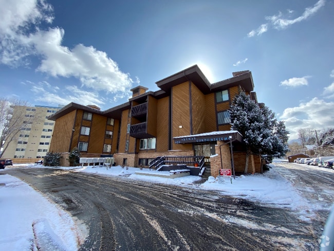 Building Photo - 935 Saturn Dr