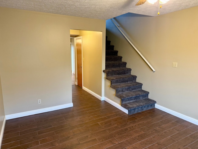 Building Photo - 1616 Spring Valley Dr