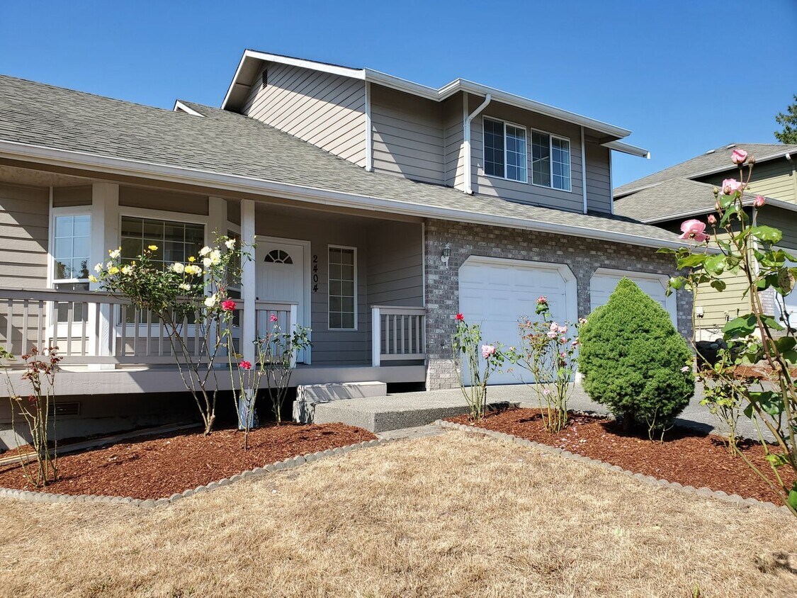 Foto principal - You Are Going To Love Living Here!! Availa...