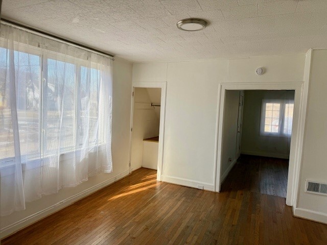 Building Photo - 117 Farmer St