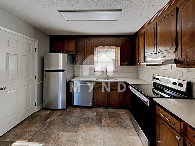 Building Photo - 1213 Shakentown St