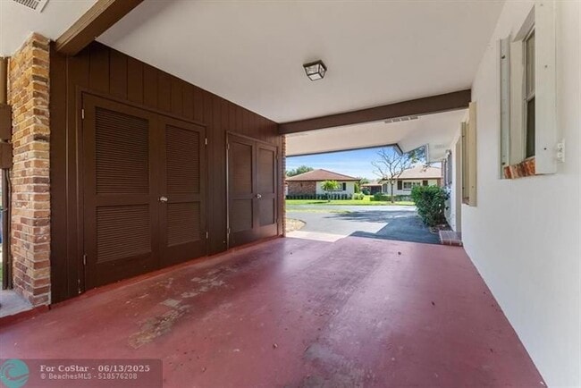 Building Photo - 9089 Thunderbird Dr