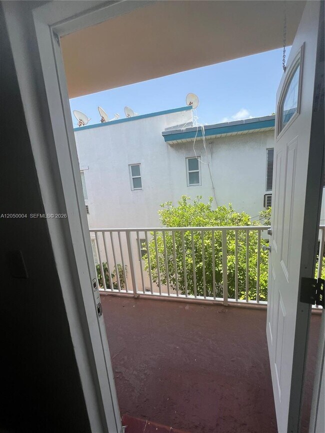 Foto del edificio - 7720 Harding Ave