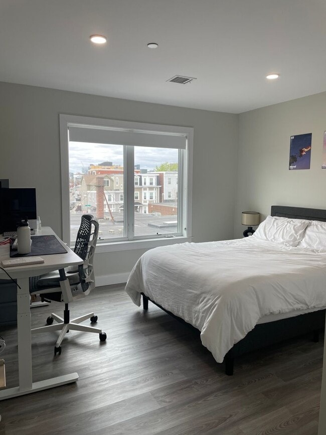 Building Photo - Charming 2 Bedroom-No Broker Fee
