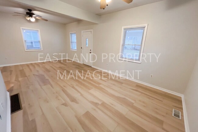 Foto del edificio - 1966 Burr St