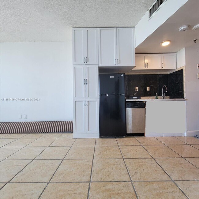 Foto del edificio - 555 NW 5th St
