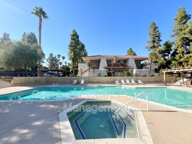 Foto del edificio - 2875 N Los Felices Rd