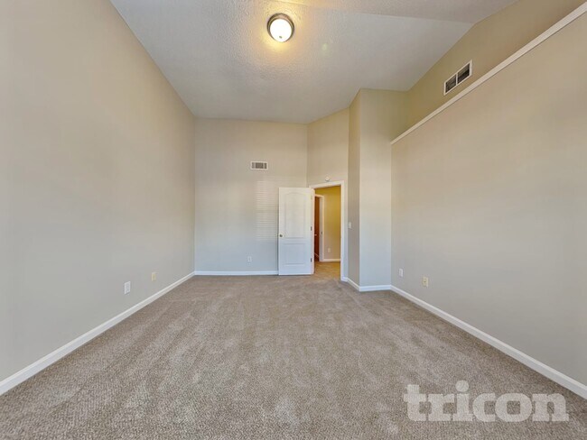 Foto del edificio - 7632 McGillicuty Dr