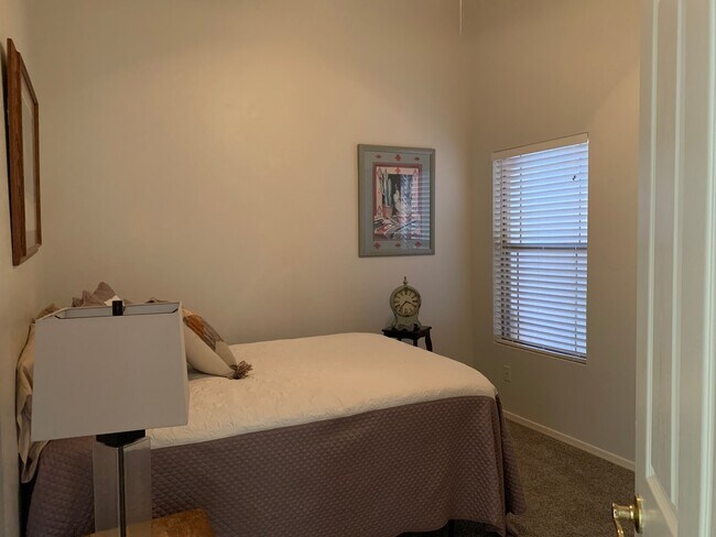 Foto del edificio - 10317 E Penstamin Dr