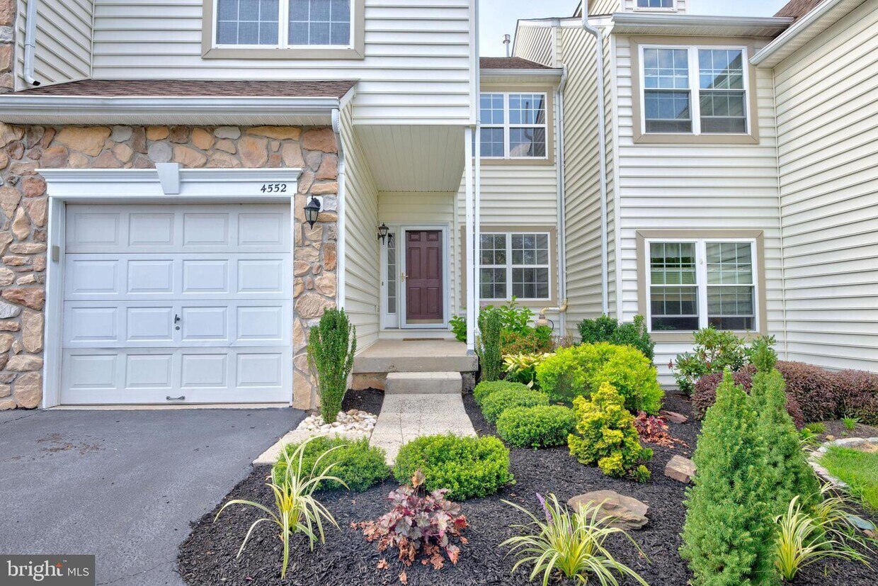4552 Old Oak Rd, Doylestown, PA 18902 Townhome Rentals in Doylestown