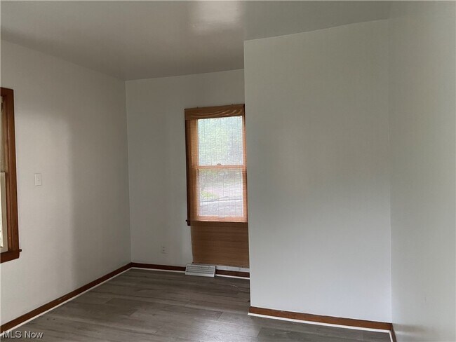 Building Photo - 548 Winans Ave