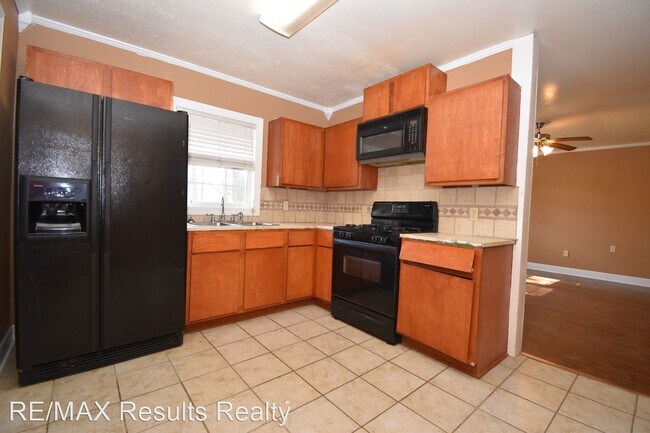 Foto del edificio - 3 br, 1 bath House - 1953 Moore's Dairy Rd.