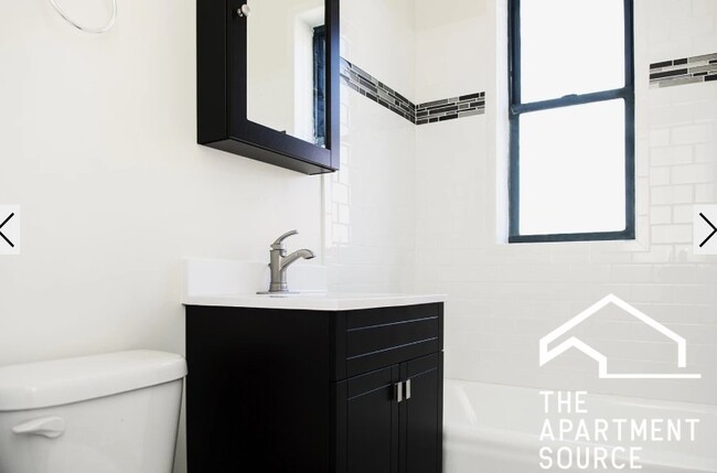 Photo - 3841 N Greenview Ave Apartment