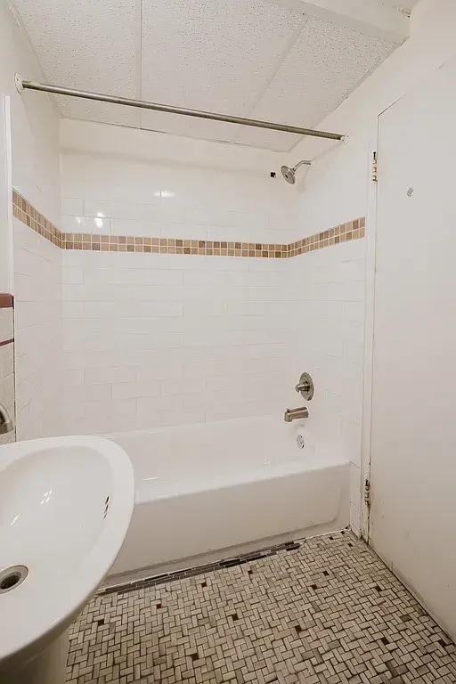 Building Photo - 3930 Bailey Ave