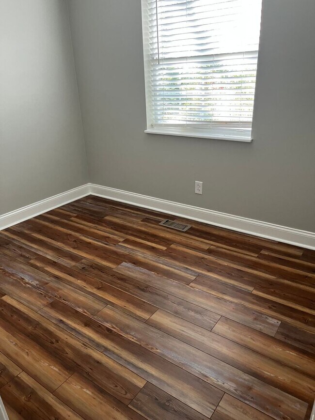 Foto del edificio - For Rent – Spacious 4-Bedroom Home in Knoxville