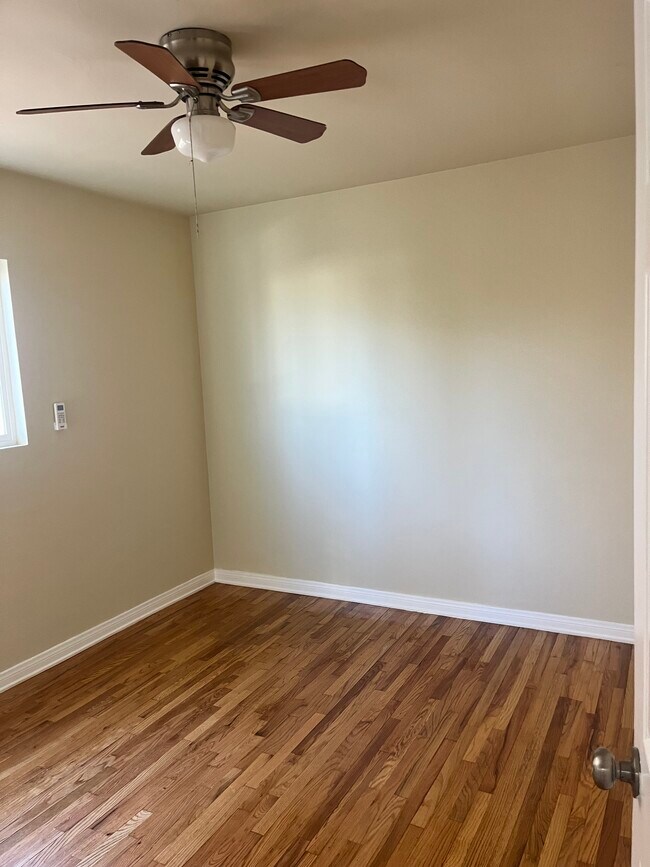 Foto del edificio - 1391 N Altadena Dr