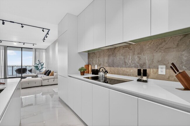 Foto del edificio - 700 NE 23rd St