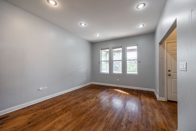 Foto del edificio - 3444 W Schubert Ave