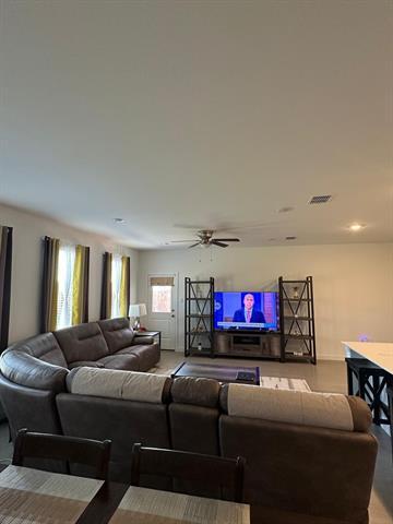 Foto del edificio - 1324 Rockwell Dr