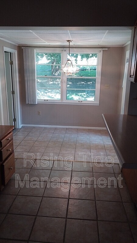Building Photo - 129 12th Ct NW