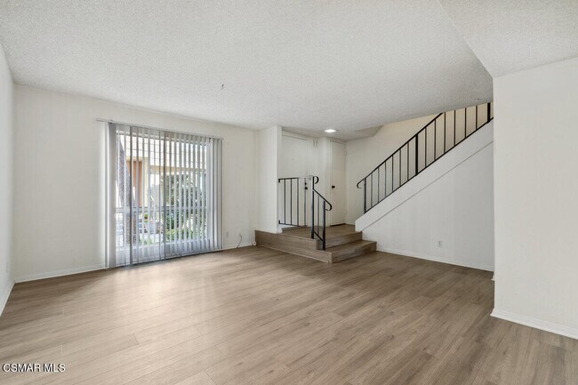 Foto del edificio - 27401 Country Glen Rd