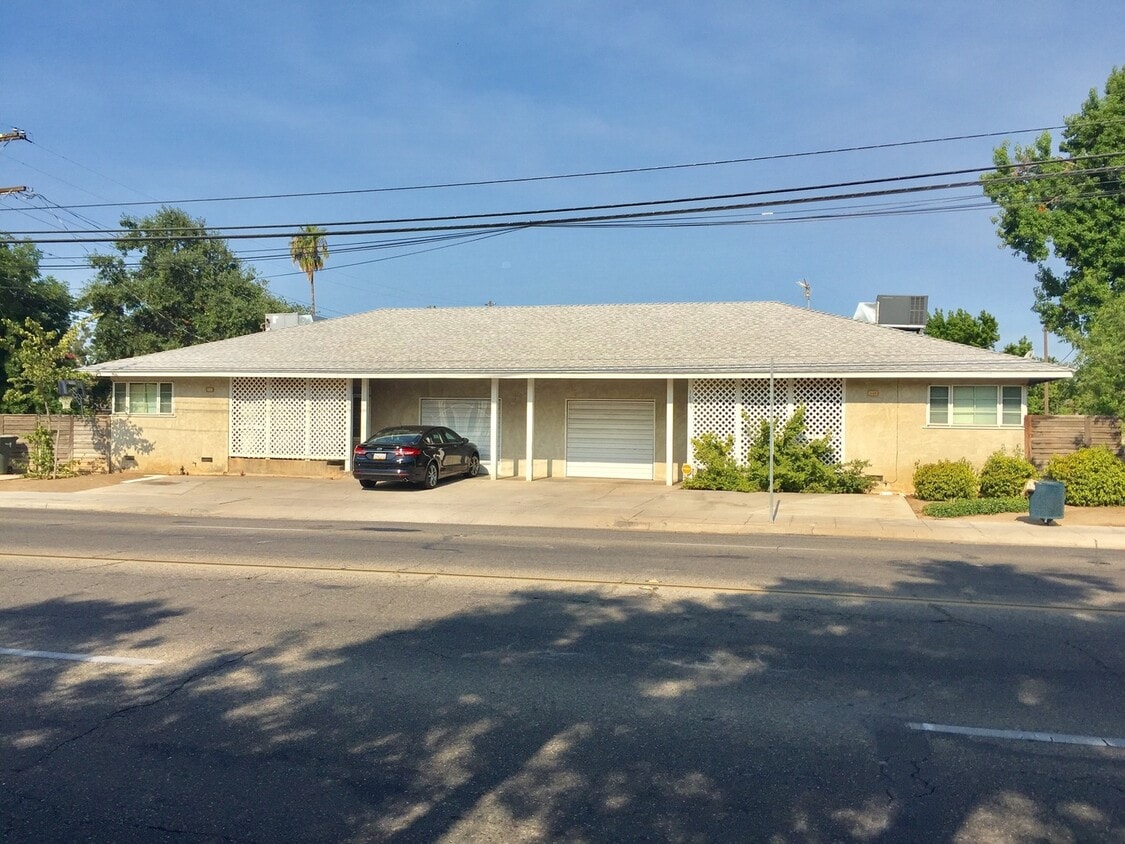Primary Photo - 3681-3689 N Palm Ave
