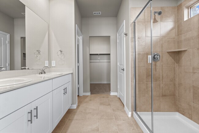 Foto del edificio - 6649 Valley Lake Ln