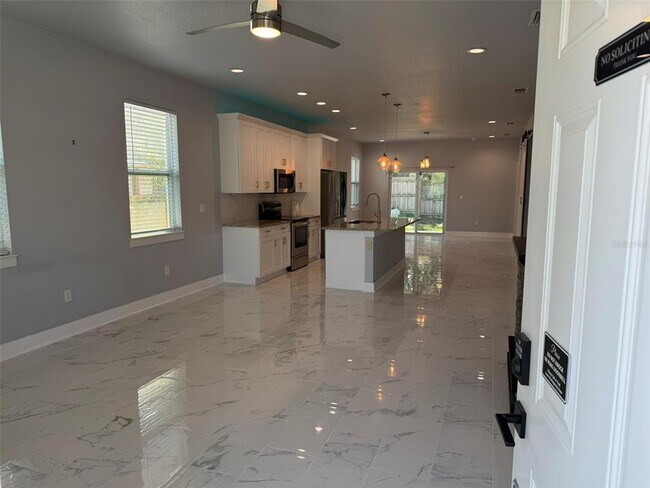 Building Photo - 1821 E Eskimo Ave