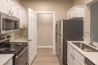 2BR, 2BA - 908SF - Heights at Battle Creek