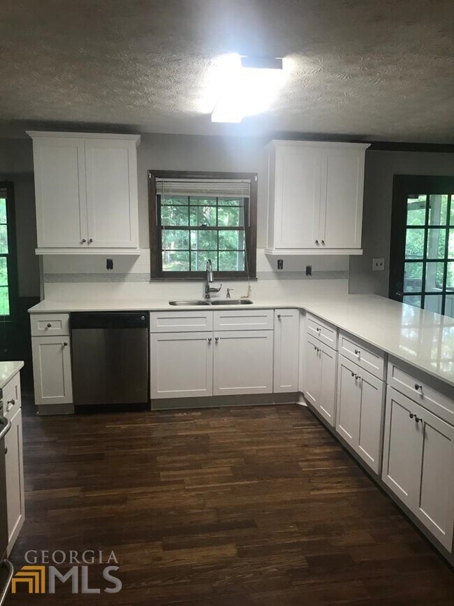 Building Photo - 2694 Hickory Valley Dr