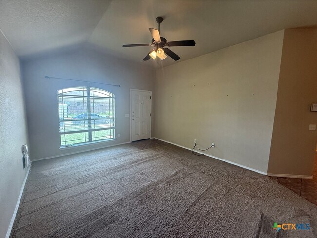 Foto del edificio - 4205 Cambridge Dr