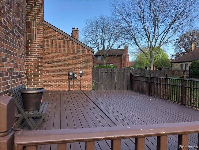 Building Photo - 3019 Lindenwood Dr