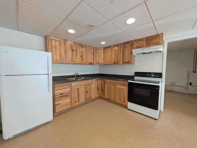 Building Photo - 425 Carl Broggi Hwy