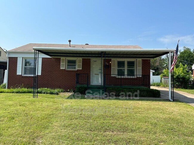 Building Photo - 206 E Myrtle Dr