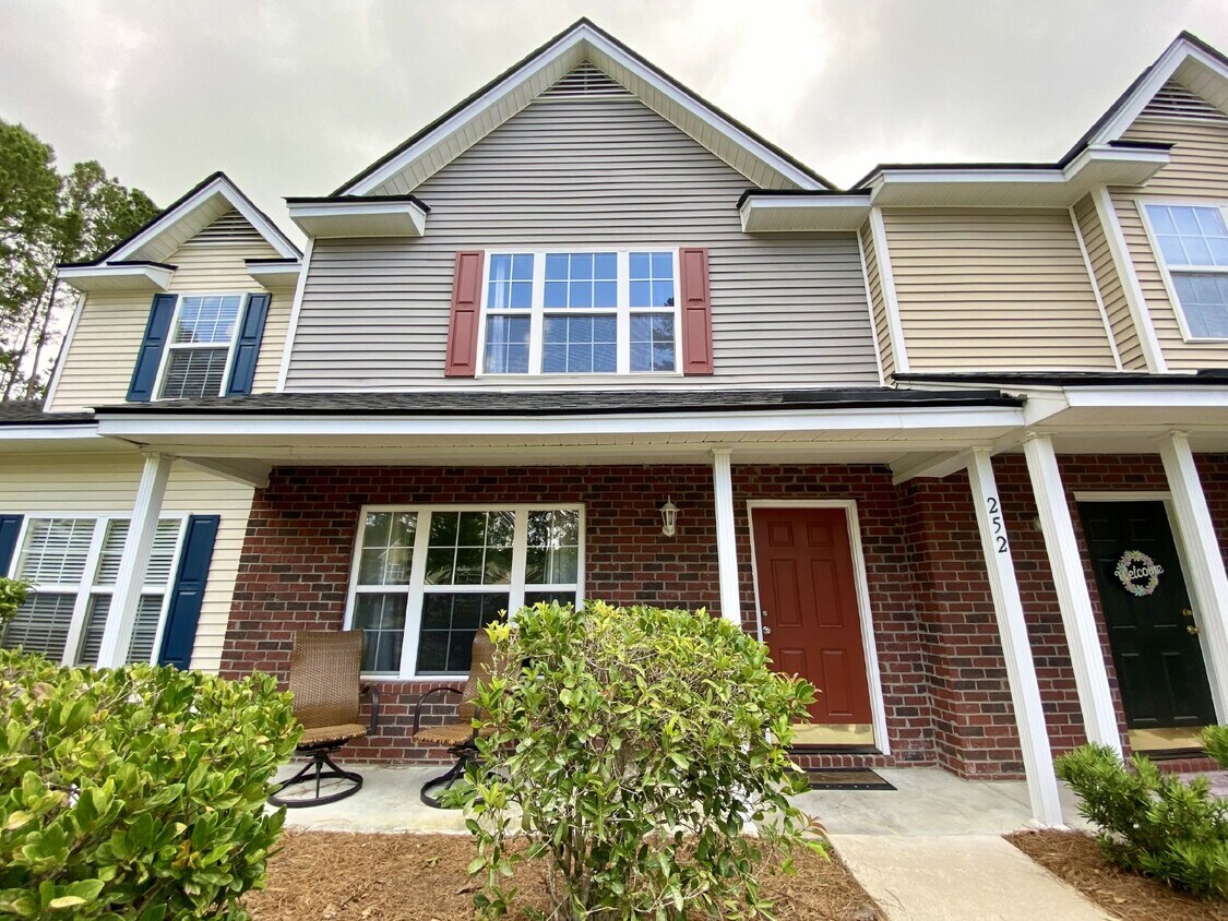 Foto principal - Spend your Summer in Bluffton! Furnished R...