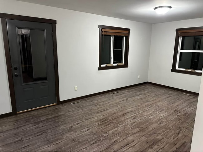 Building Photo - 1042 E Madison St