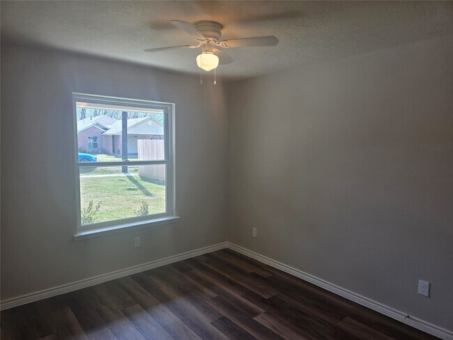 Building Photo - 9827 Pelsey St