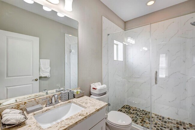 Foto del edificio - 917 W 17th St