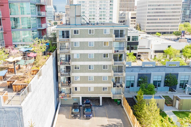 Building Photo - Amantea Tower