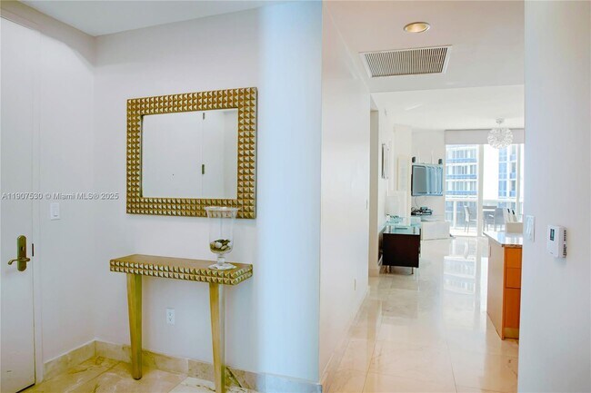 Foto del edificio - 15901 Collins Ave