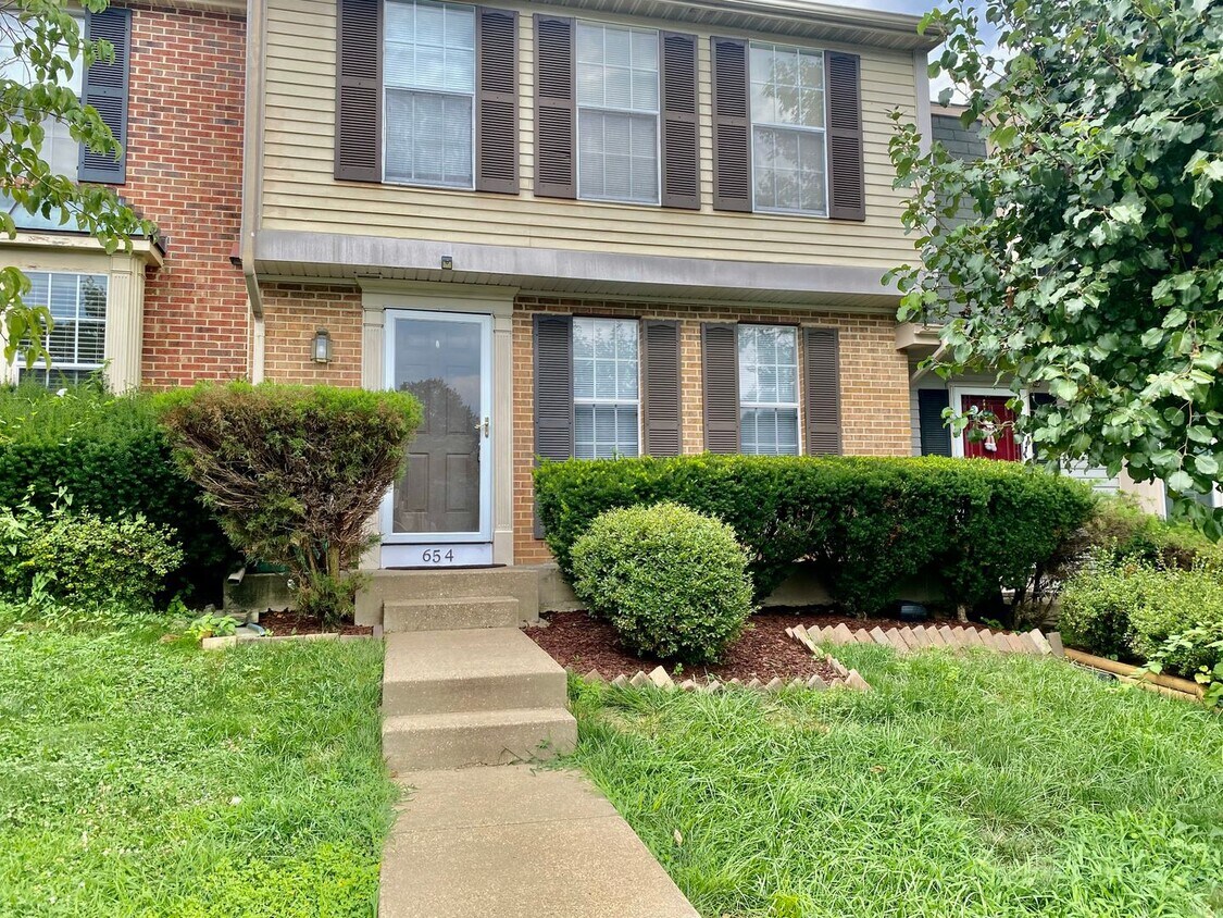 Foto principal - Lovely 3BR/2.5BA Townhome in Park Summit!